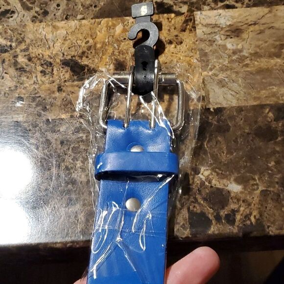 1.5 inch wide royal blue riveted belt - Picture 3 of 4